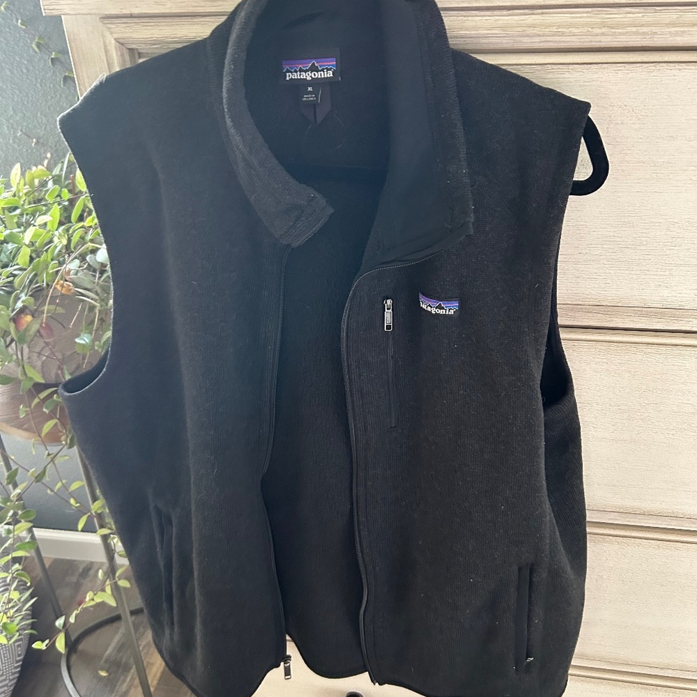 Men’s XL Patagonia Vest Dark Grey